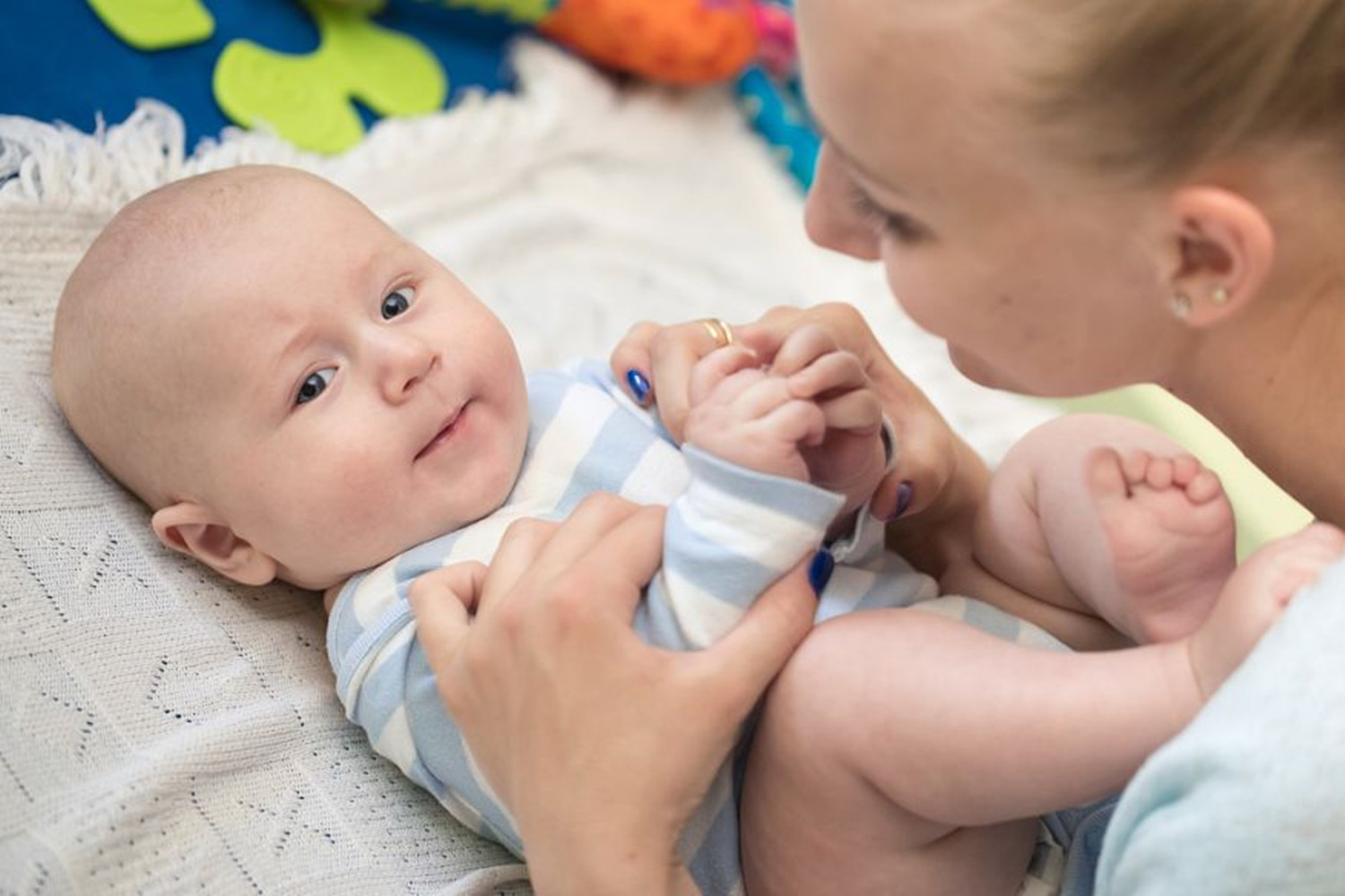 宝宝添加米粉出现胀气怎么办,宝宝添加米粉上火怎么办