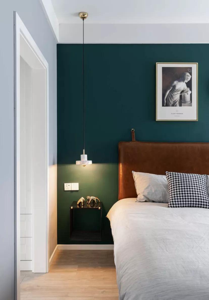 卧室床头柜收纳技巧,小卧室放不下床头柜用什么来收纳