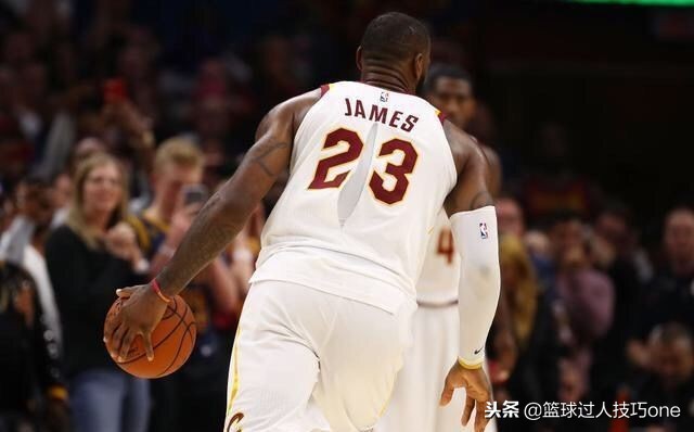 球衣都出过哪些问题？撕破、褪色、名字印错，CBA甚至还手写号码