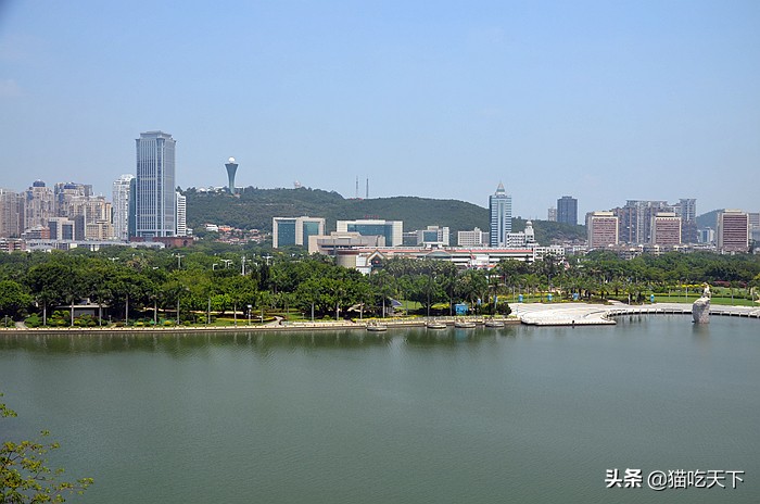 高温天气宅家不无聊,高温暴雨都挡不住人们游玩的步伐