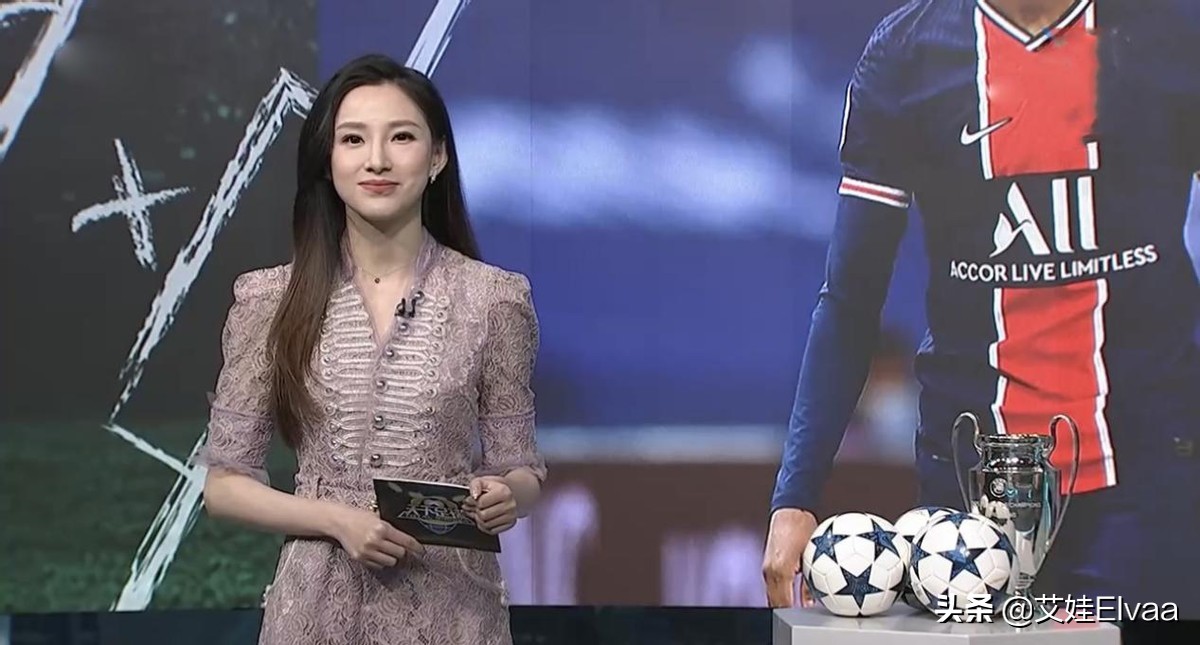 央视主持人马凡舒最新美照,马凡舒春晚主持白色旗袍全身照