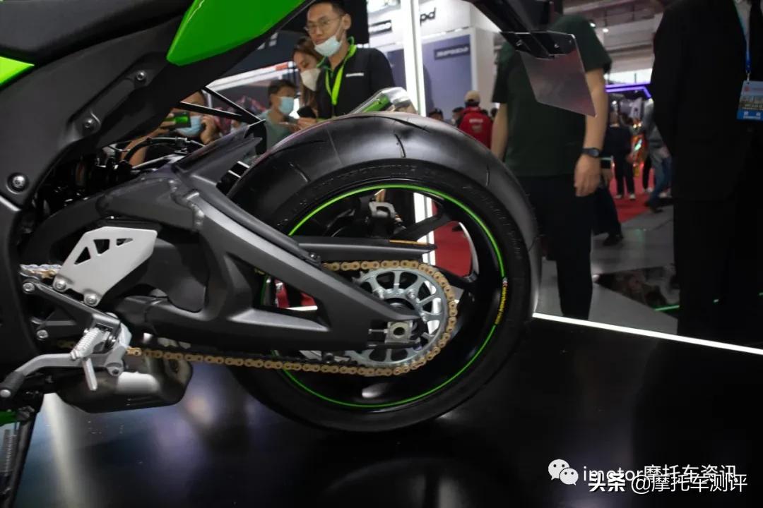 川崎新款zx10rr现身赛道测试,北京摩展2023新车发布小排量