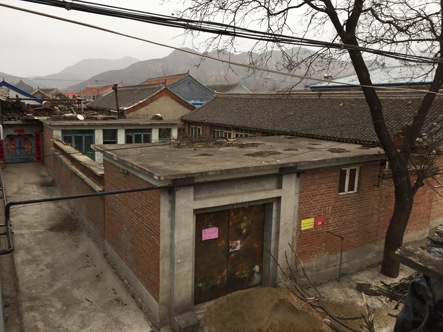 业主给小区建娱乐设施,业主在楼顶建游泳池