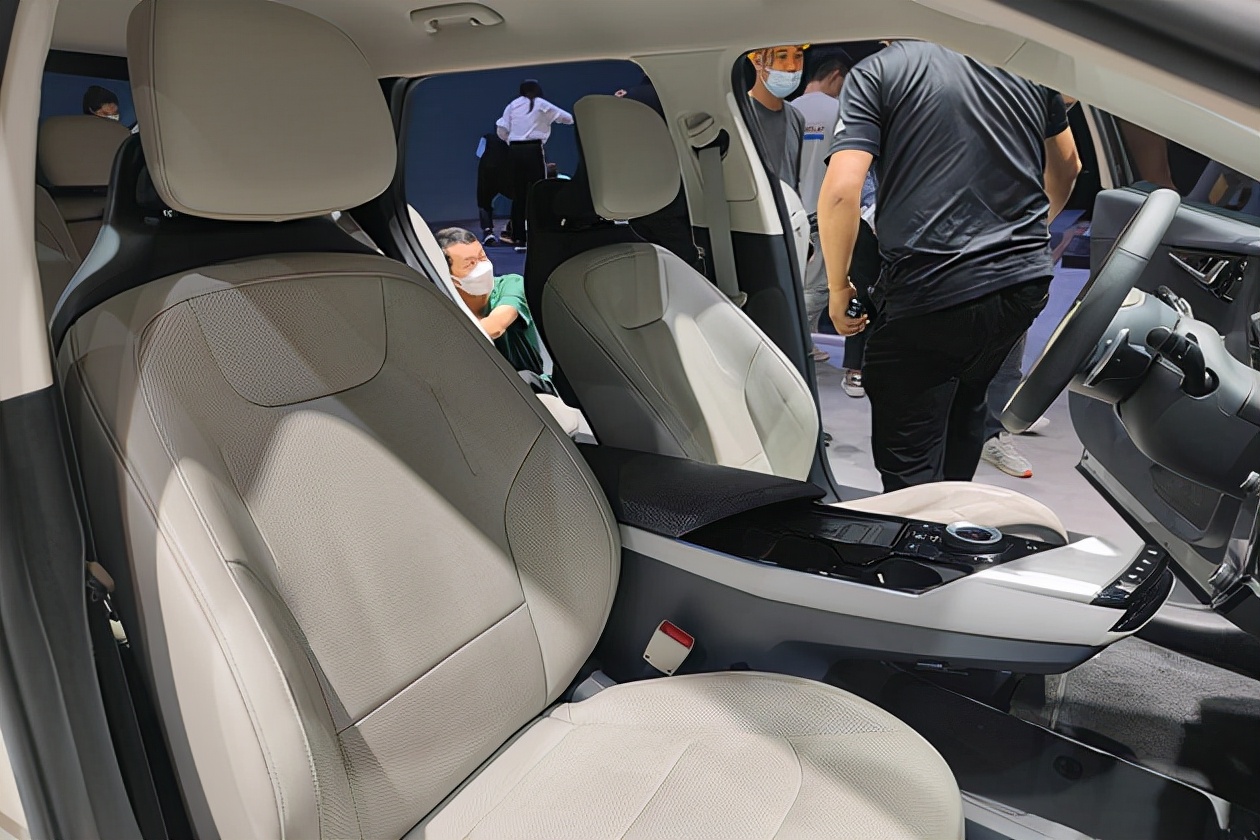 璧蜂簹ev6浜浉涓婃捣杞﹀睍鏂拌璁￠珮缁埅,鏂版璧蜂簹ev6姝ｅ紡鍏竷