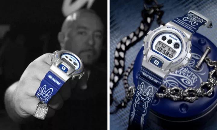 一个在鞋上做纹身的男人