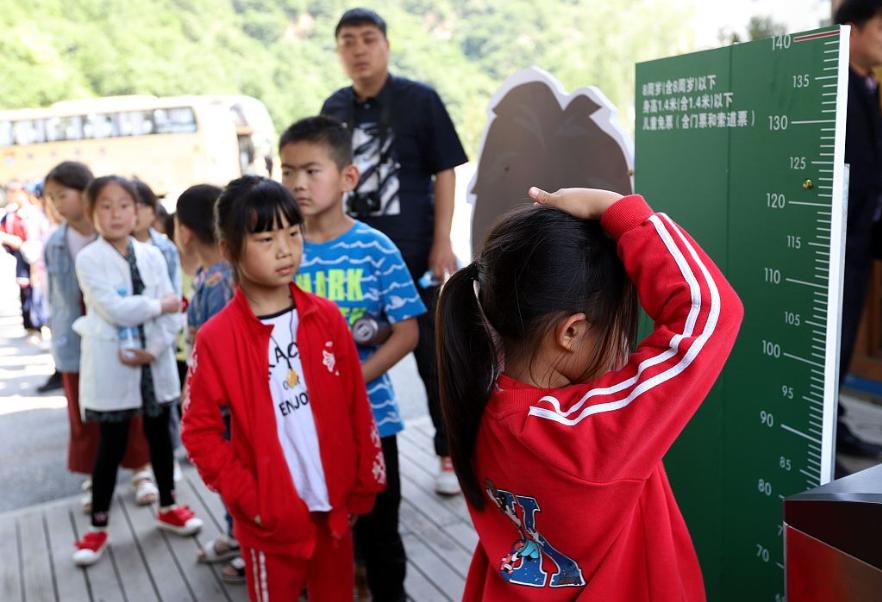 宝宝比同龄孩子矮是什么原因,孩子个头比同龄孩子矮怎么办