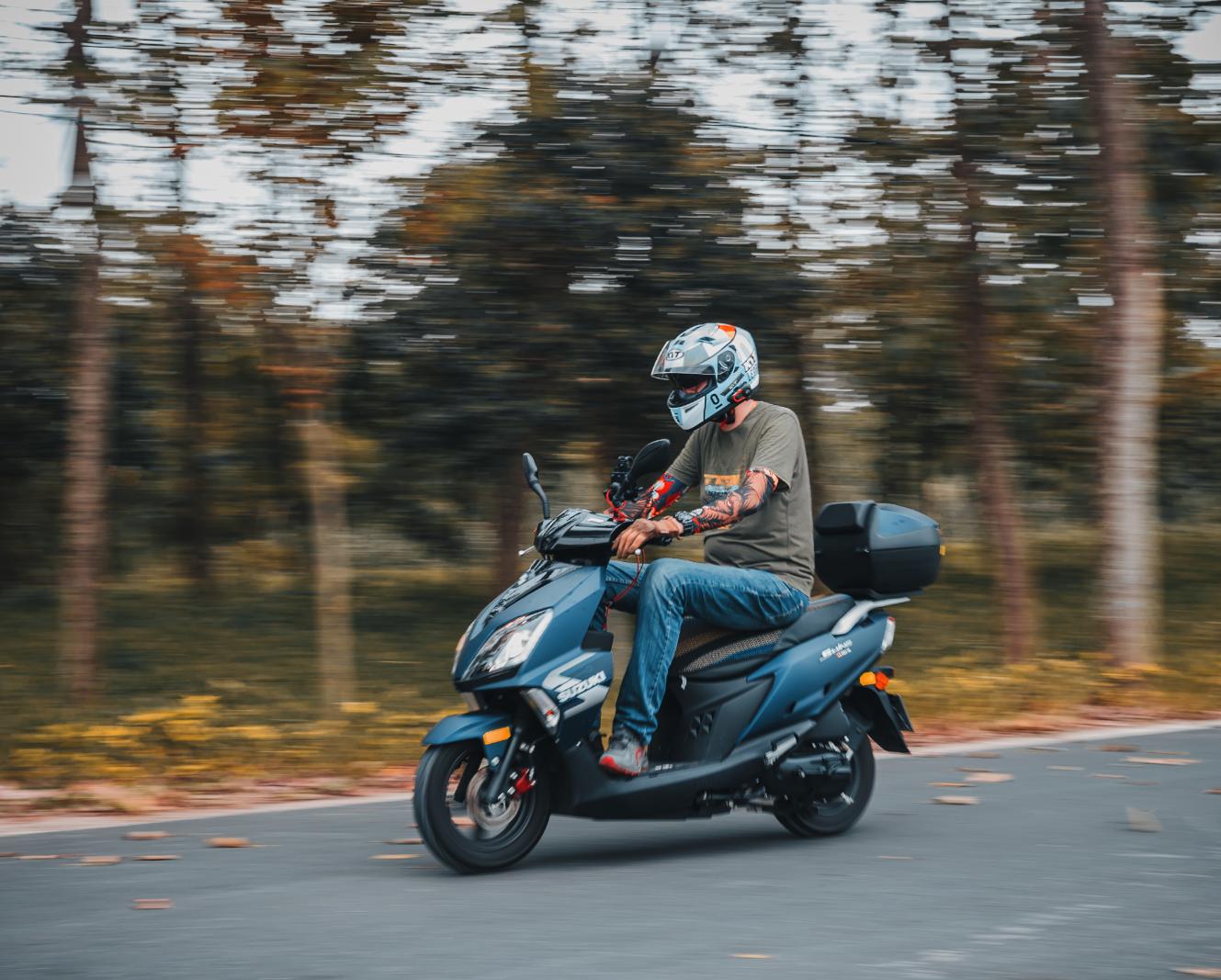 铃木uy125买车送头盔吗,铃木uy125头盔推荐便宜一点的