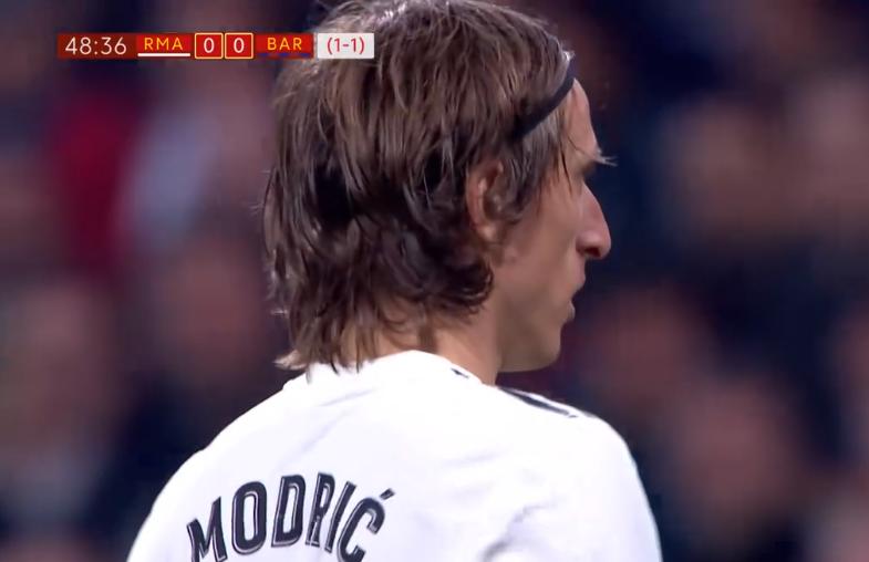 你还记得6年前，梅西也拉扯过莫德里奇衣服吗？狼狈不是他俩的错