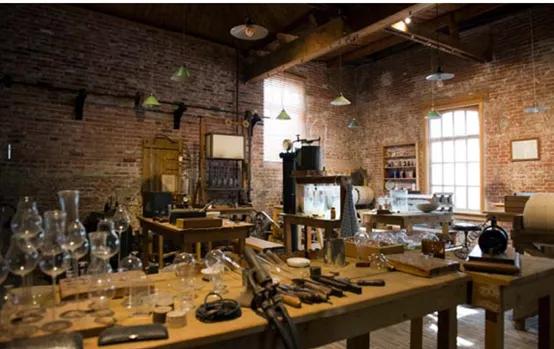 传CT设备曾进故宫，一代传奇医疗巨头靠灯泡发家