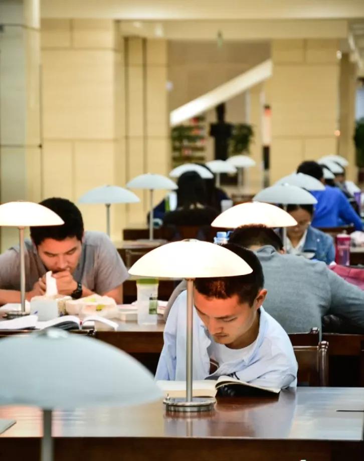 2008年理科状元的现状,用脚考试的高考状元