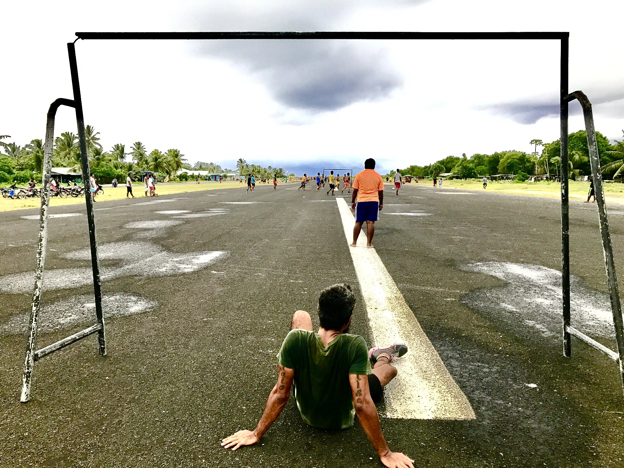 世上首个面临消失的岛国，举国搬*都迁**是假，居民用爱撑起一座国