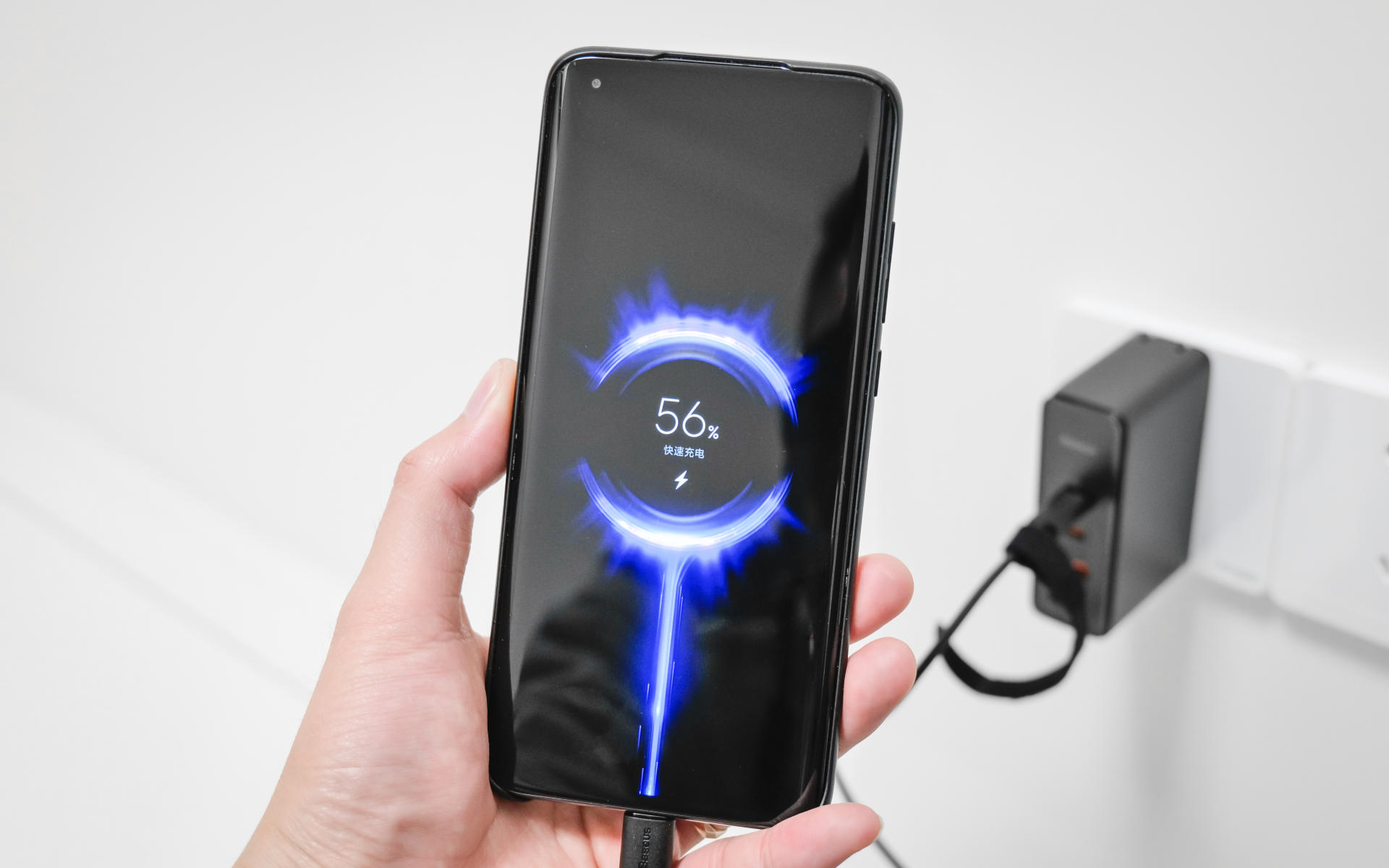 手机充电器被砸坏了怎么修复,充电器被折断了怎么办