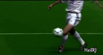 齐达内足球炫技,齐达内超级凌空抽射