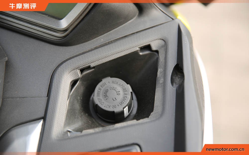 油箱17升续航可达400公里,最佳国产踏板摩旅车