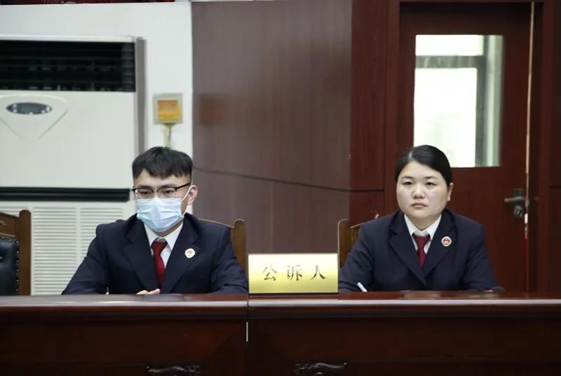 进了投资微信群，里面全是托！宿豫法院公开审理封勇华等34人诈骗案