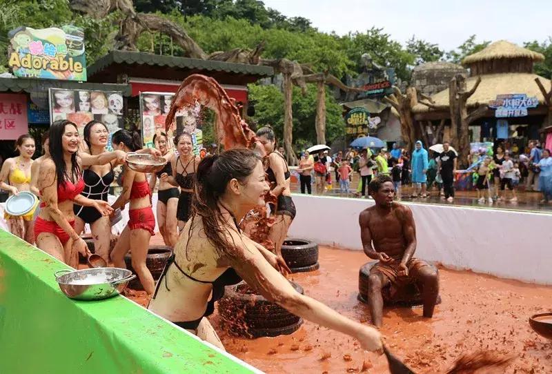 如果有人用水枪来泼我们怎么办呢,如果有人故意用水泼你你该怎么办