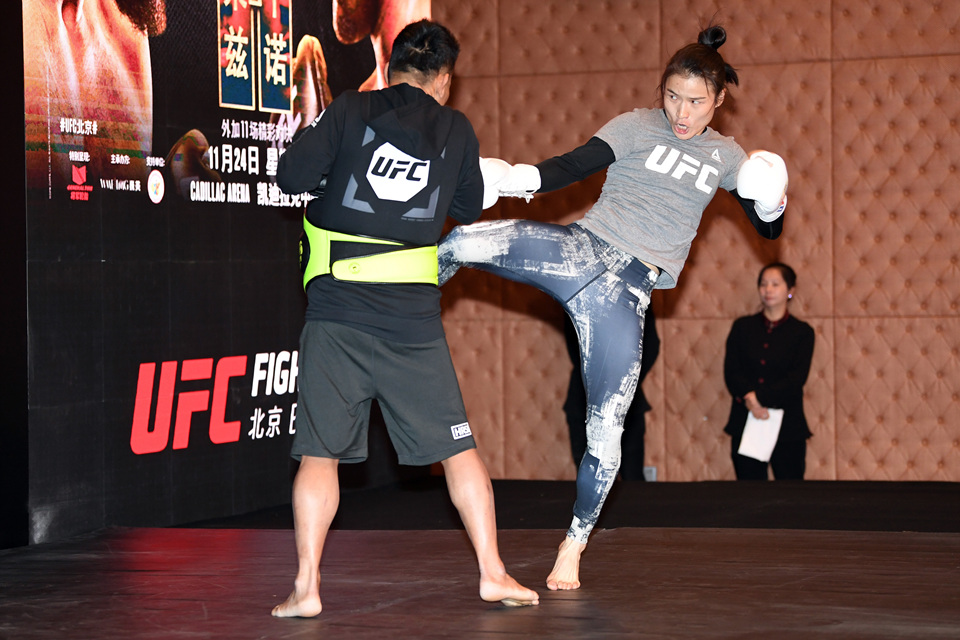 今日ufc比赛安排表,ufc平布雷特vs托普里亚发布会