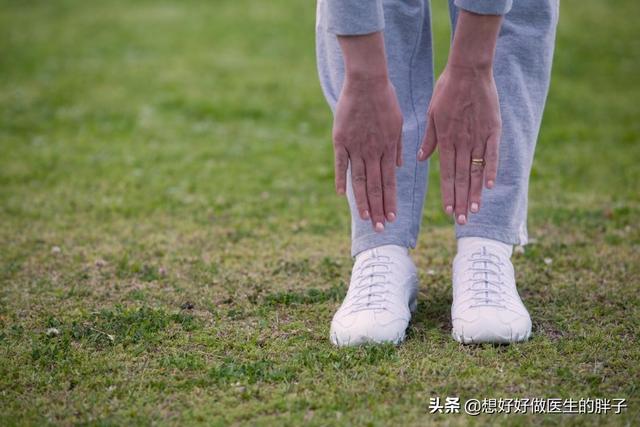 膝盖有骨刺应该关注些什么,膝盖骨刺正确处理办法