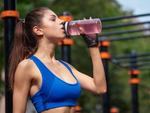 足球运动员为何要假装喝水,足球运动员假喝水