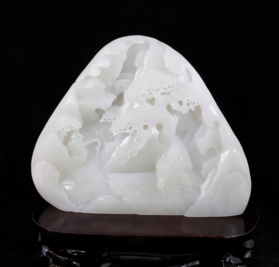 奶白色彩的玉是什么玉,天山冰翠好还是羊脂白玉好