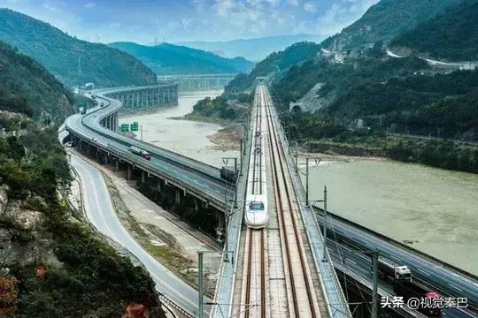 据说，2018年四川最厉害的新闻摄影都在这里