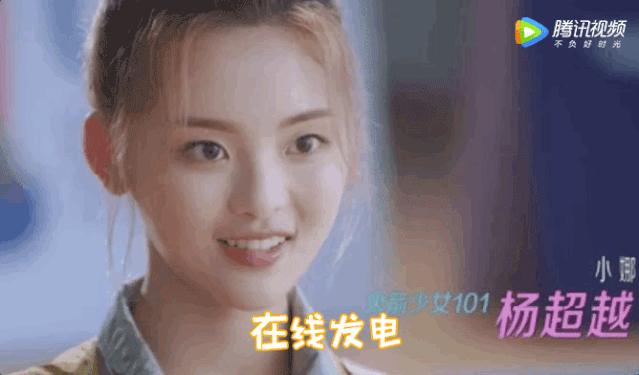 羊毛卷头发t恤穿搭,夏季烫羊毛卷穿搭