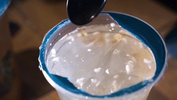 就这家连门都没有的2㎡小店，居然能在上海红17年？