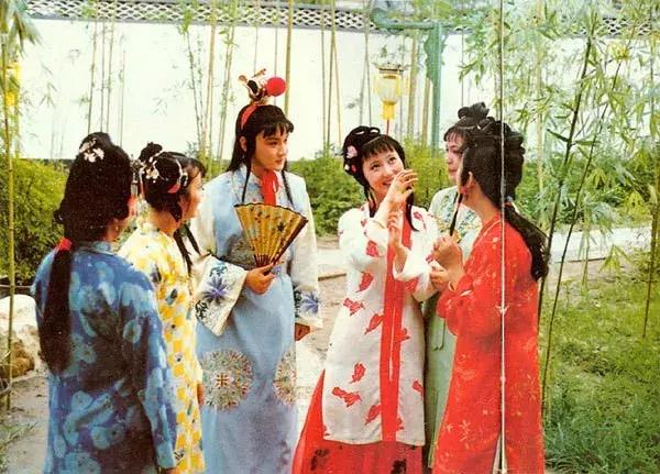 探春的经历和性格,探春很有聪颖