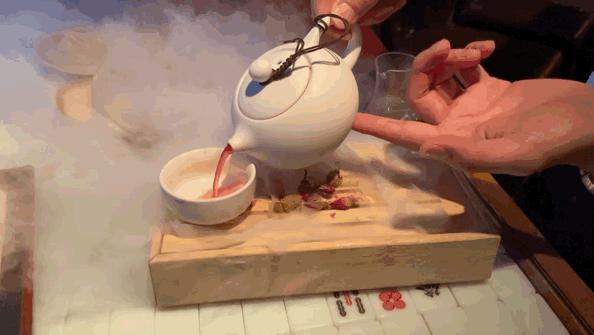 在上海的天花板酒吧“闯关”，喝到第五杯我悟了