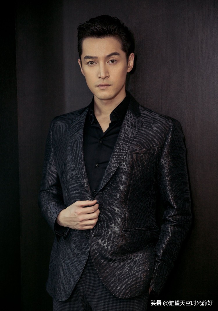 痞帅风男明星壁纸黑色,黑色西装壁纸