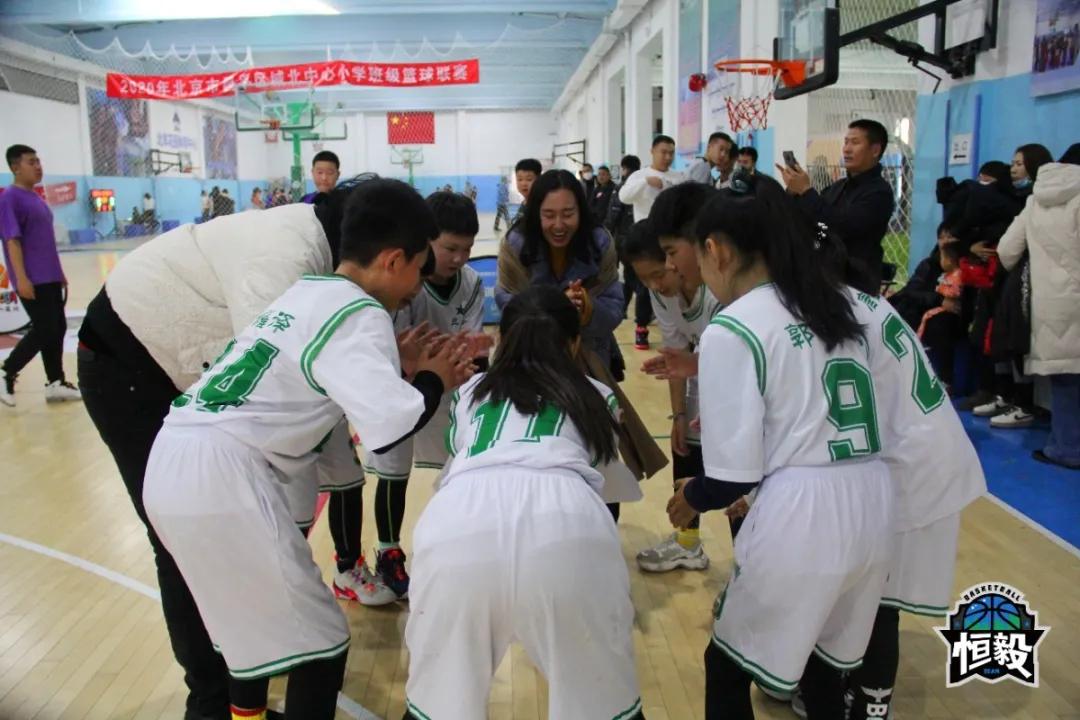 寒冷的早晨也挡不住冬泳人的步伐,寒冷的天气也挡不住我前进的步伐