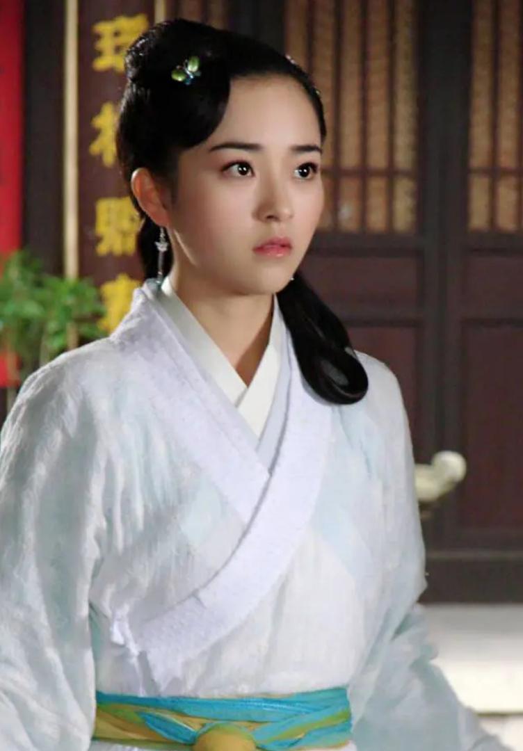 童年女神“雪精灵”，出道后从未演过女主，28岁退圈当了配音艺人