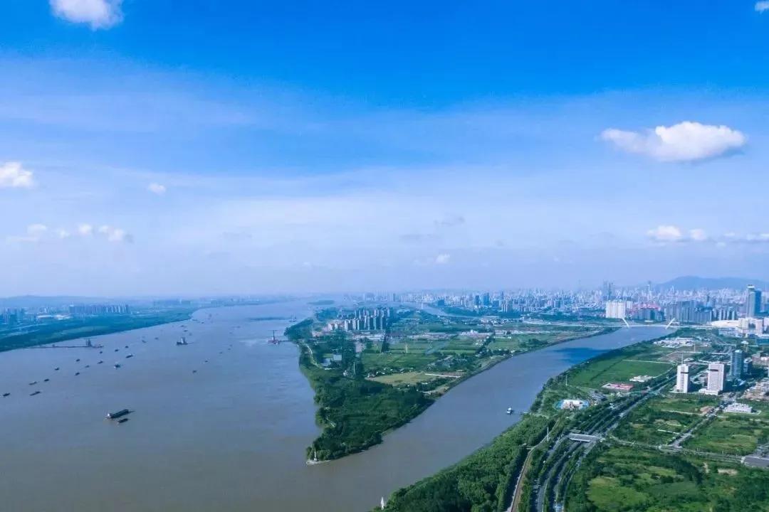 江心洲，一个景色秀丽的夹江岛，岛上的叠加和联排值得买吗？
