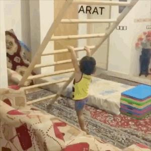 拥有6块腹肌的5岁孩子，人送外号“小泰山”！成年人都要跪了……