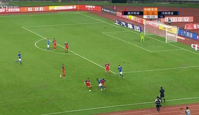 中超关键战再现争议判罚,昨晚中超战况