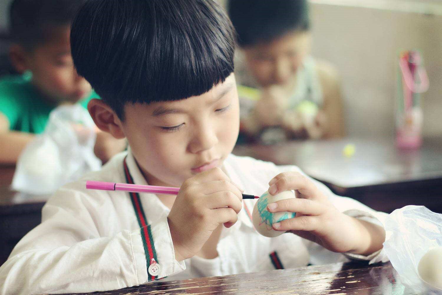 如何解决孩子与妈妈的分离焦虑症,一离开父母就焦虑