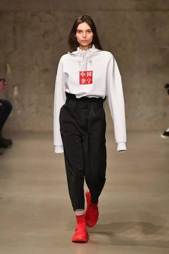 穷人富人超级富人的穿着,穷人穿品牌富人穿衣服