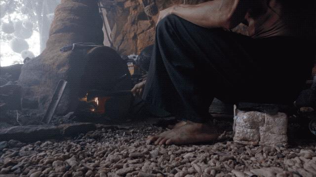 男子投资50万带老婆住山洞,48岁男子卖掉豪宅