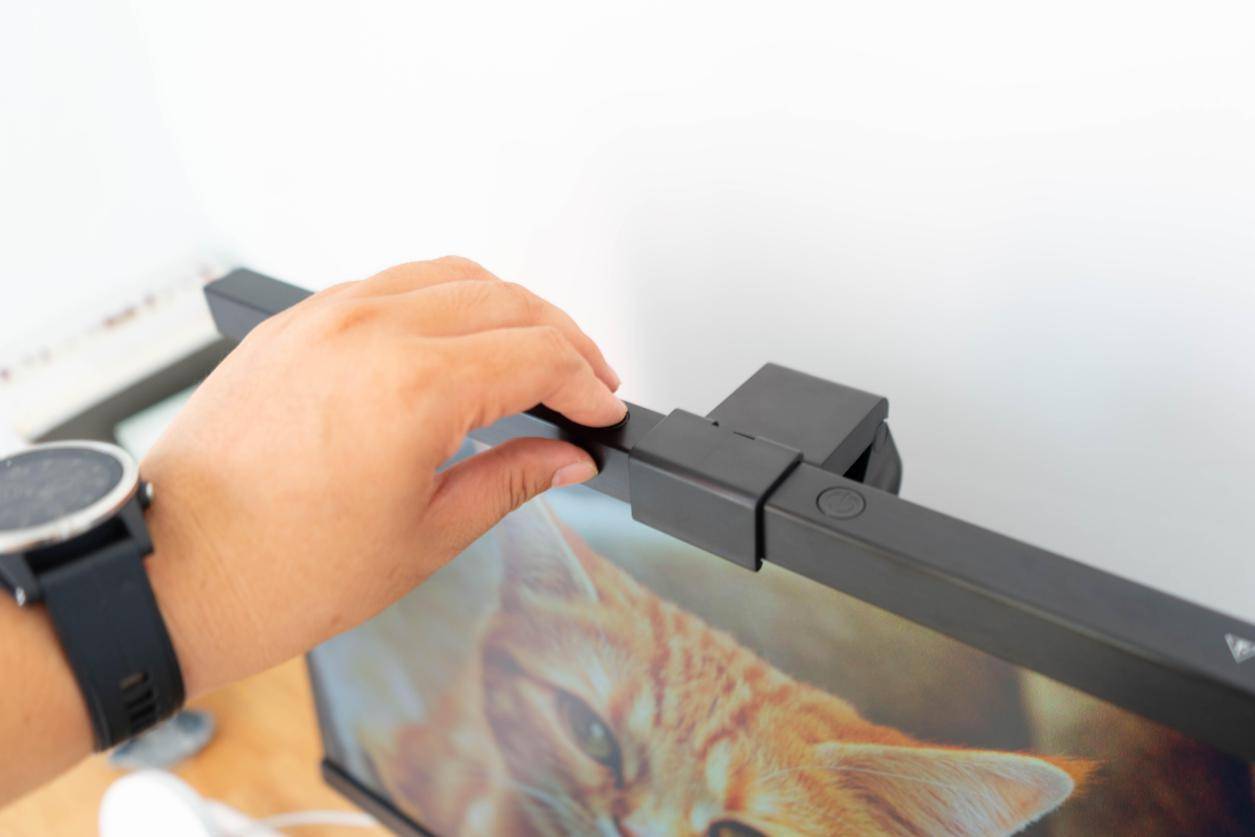 柔光不刺眼，夜间照明更舒适，体验如鱼生活非对称屏幕挂灯