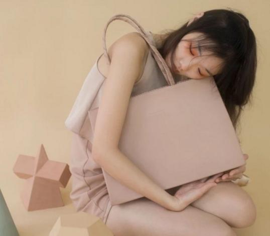 最实用时尚的女包,大牌时尚女包穿搭