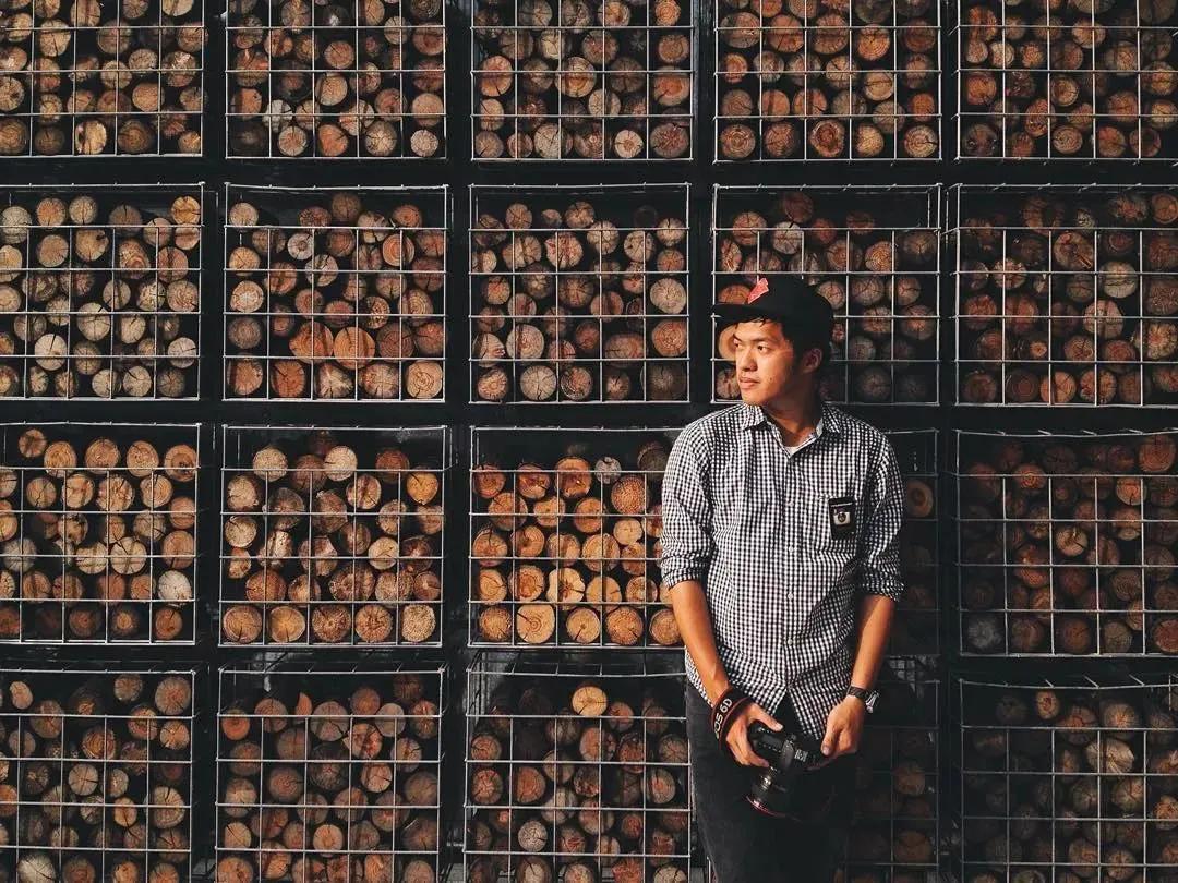 旅游景点男生拍照姿势怎么摆,男生山顶晚霞摄影拍照姿势高清