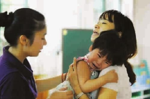 小孩误食樟脑丸,孩子误食客厅上面的樟脑丸