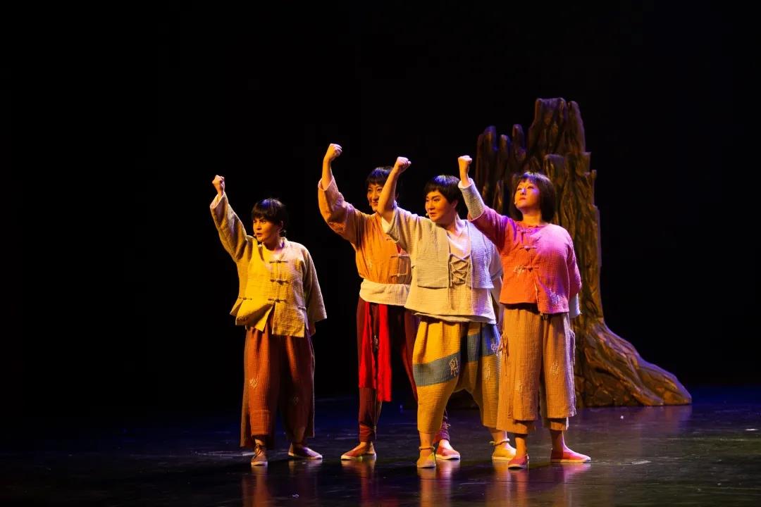 海口湾演艺中心开启首届“八喜·打开艺术之门”12场演出充实孩子暑期生活