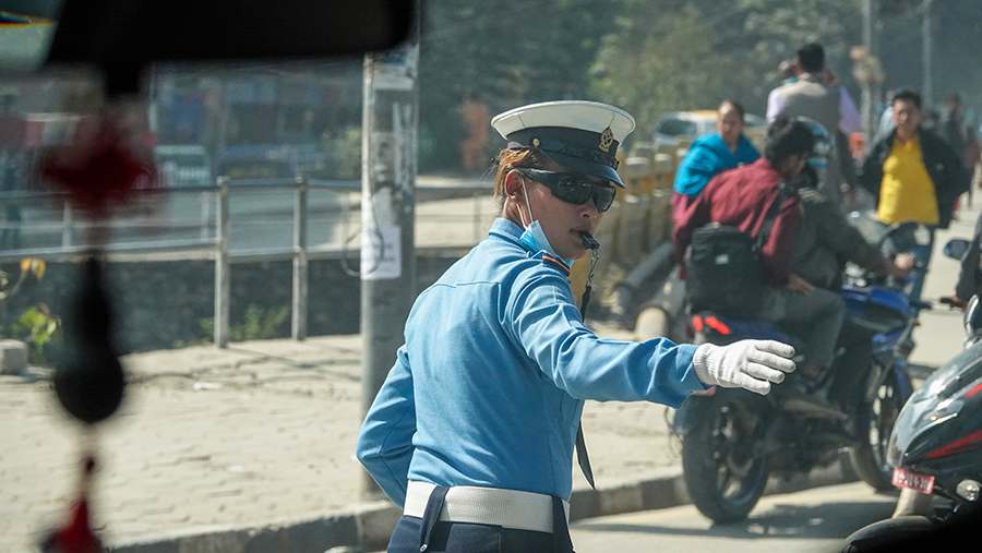 尼泊尔十堰,尼泊尔为什么这么穷