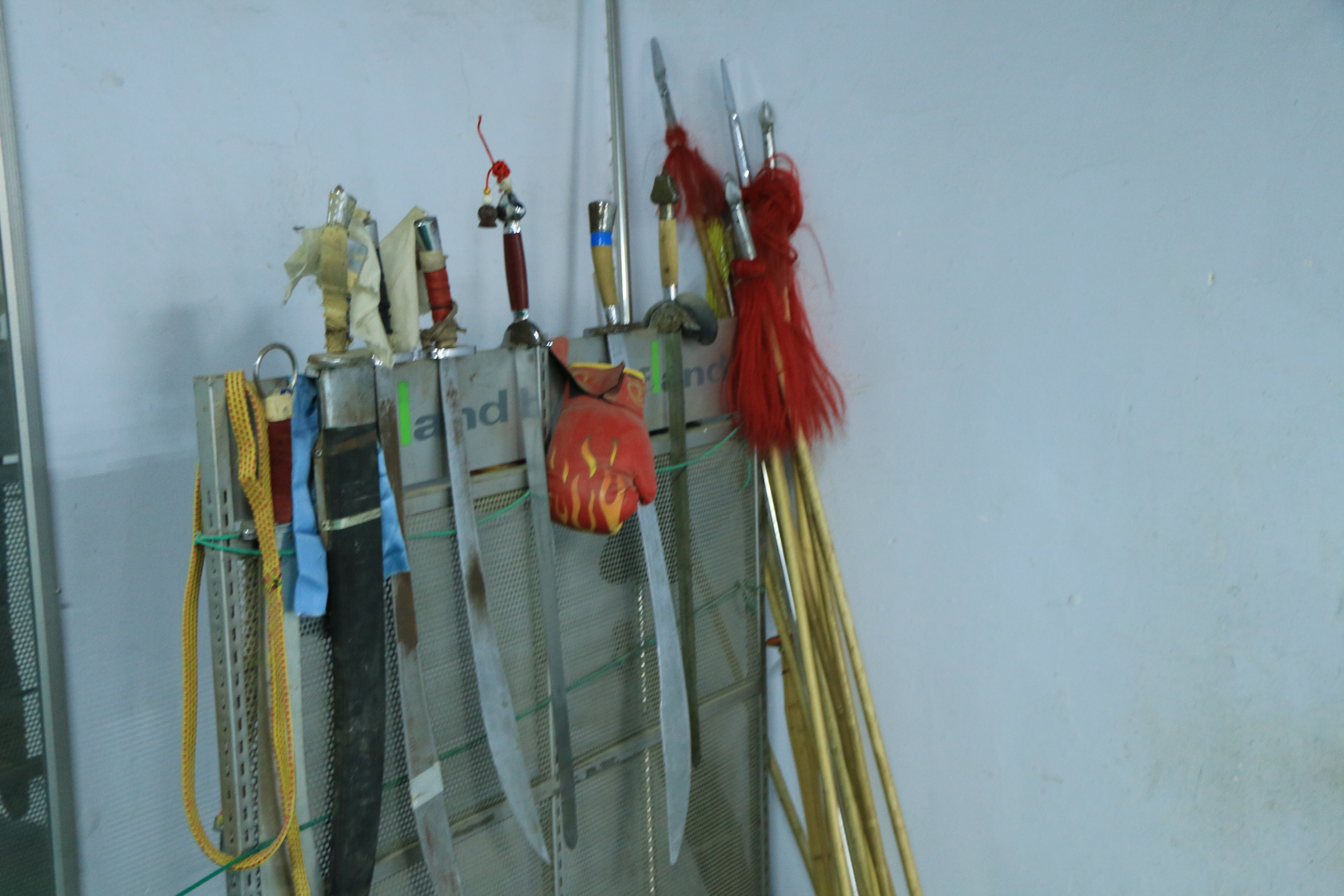 传统武术打不过格斗，飞檐走壁只是电视里唬人的？学武术的人越来越少，20年后，恐怕就没有人练了！