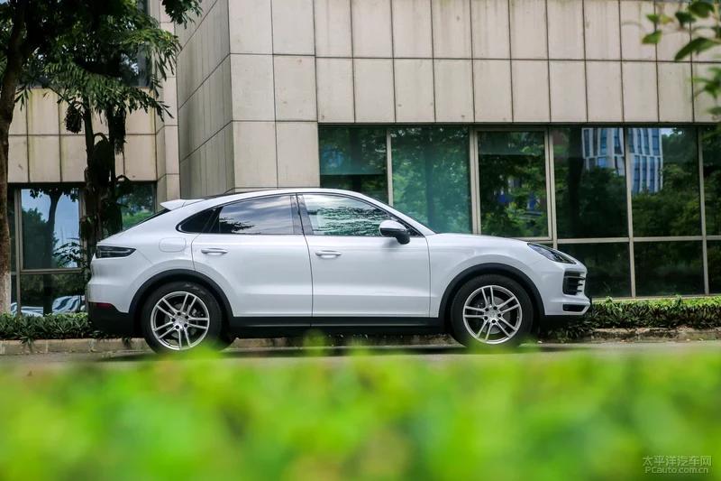 保时捷2024款卡宴coupe石英灰街拍,保时捷卡宴coupe2024款音响效果