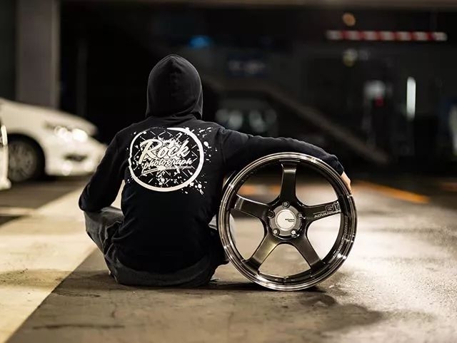 玩改装车的骚年们，没有一套精致的轮毂都不好意思出门！