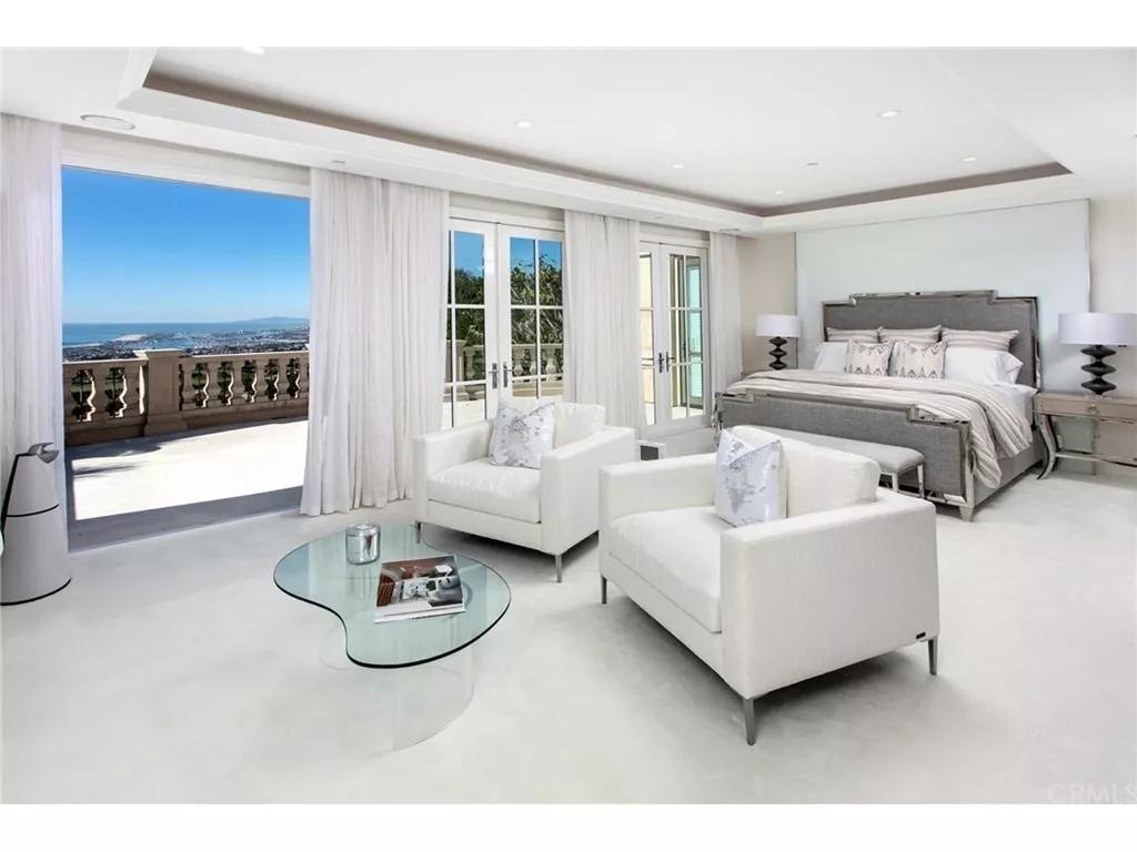 开车进故宫空姐被扒！溥仪都要买票，特朗普也须步行，你凭啥？