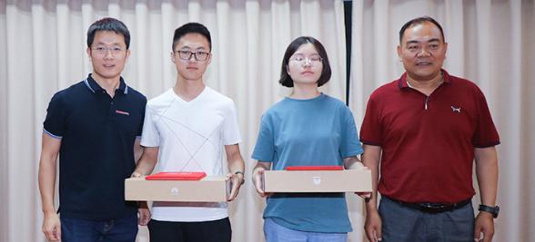 九机网为云大毕业生捐赠7000枚纪念章，科技助学项目即将开启