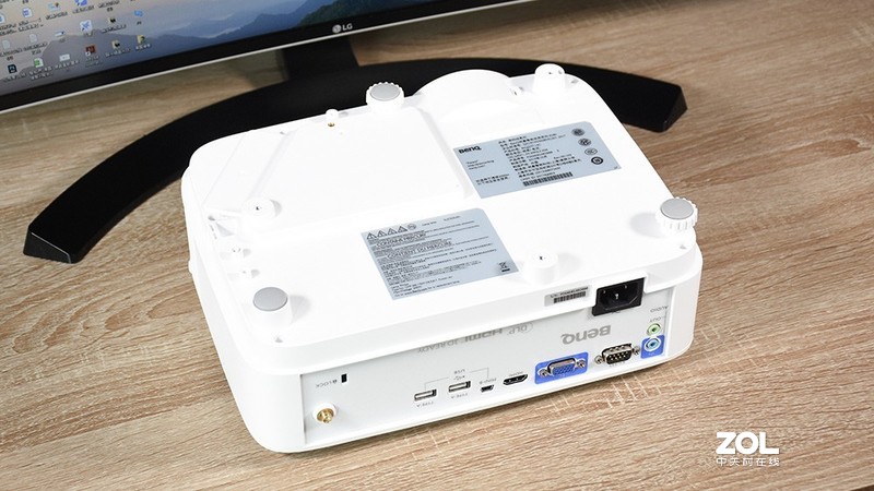 数字化办公场景体验,明基e580智能投影机